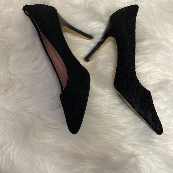 Size 7.5 Anne Klein Black Lacey Stilettos B1 - Picture 2 of 6